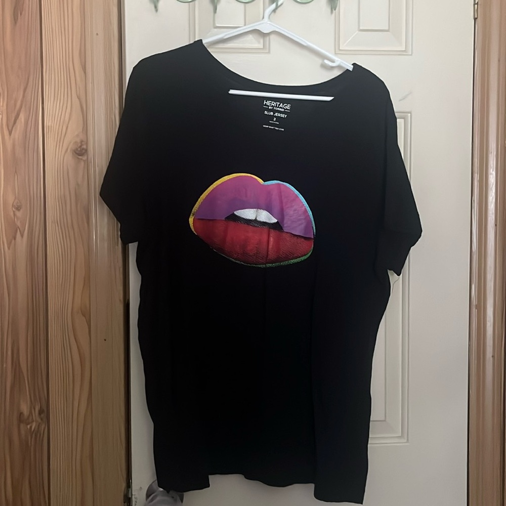 Torrid “Lips” Tshirt- size 2-worn a few times-no obvious signs of stain or tears